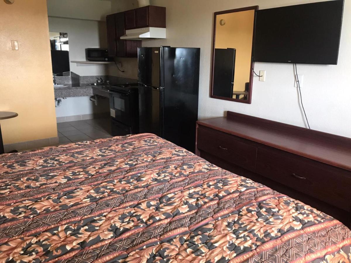 Lone Star Inn Carrollton Bagian luar foto