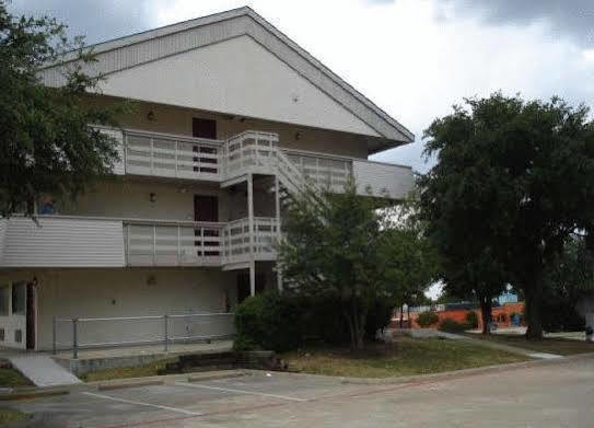 Lone Star Inn Carrollton Bagian luar foto
